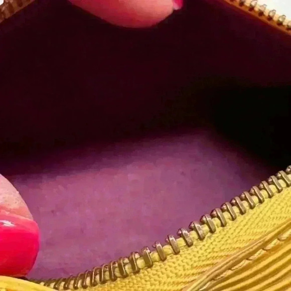 🔥🔥 Authentic Louis Vuitton Yellow Epi Mini Papillon LV Wristlet/Tote/Bag - Picture 13 of 14